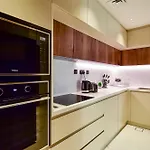 Luxury Escapes - Luxurious 2-Bedroom Apartment With Stunning Lake Views In Jbr